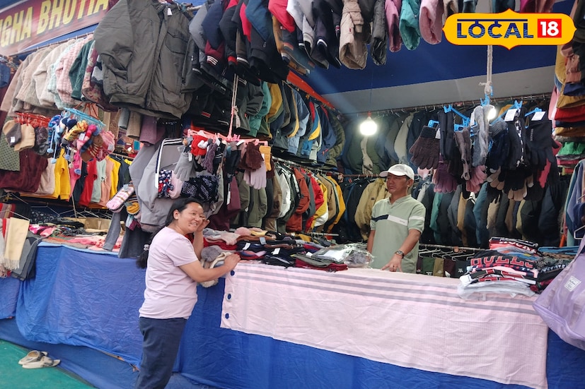 এক বিক্রেতা জানান, দার্জিলিঙে তাদের পোশাকের ব্যবসার পাশাপাশি হোমস্টে ও রেস্টুরেন্ট রয়েছে। শীতের সময় দু-তিন মাসের জন্য তারা আসেন কলকাতা, দুর্গাপুর, আসানসোল সহ বিভিন্ন শহরে। সেখানেই ব্যবসা করেন আবার শীতের শেষে ফিরে যান বাড়ি।