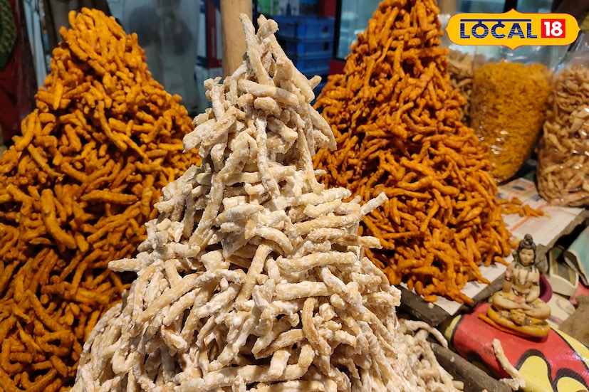  ঝুরি বিক্রেতা মনোজ শেঠ জানান, 