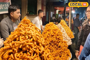 গুড়-চিনি-মিষ্টির মাখামাখি, কার্তিক মেলায় মুচমুচে মিষ্টি ঝুরি কিনতে উপচে পড়া ভিড় গুড়-চিনি-মিষ্টির মাখামাখি, কার্তিক মেলায় মুচমুচে মিষ্টি ঝুরি কিনতে উপচে পড়া ভিড়