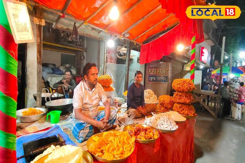  মালদহে প্রায় ৪০০ বছরের পুরনো ঐতিহ্যবাহী এই পুজোয় কার্তিক সংক্রান্তির দিন থেকে চলে জমজমাট মেলা। 