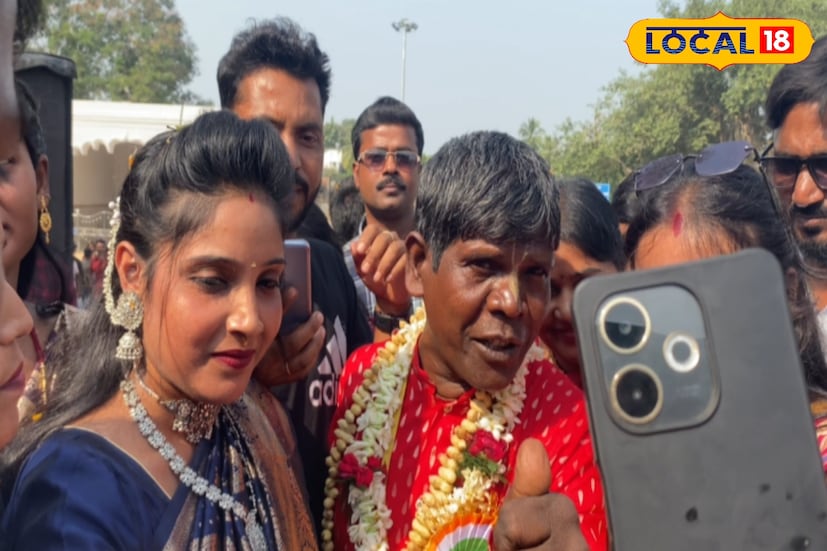 *প্রত্যক্ষদর্শী আব্দুল রিপন চৌধুরী জানান, আকস্মিক চেঁচামেচি শুনে তিনি ভিতরে গিয়ে দেখেন অংশগ্রহণকারীরা খাবার ও মেডেল নিয়ে একে অপরের সঙ্গে টানাহেঁচড়া করছেন। তাঁর ভাষায়, পুরো মিটআপ জুড়ে বিশৃঙ্খলার চিত্র স্পষ্ট ছিল।