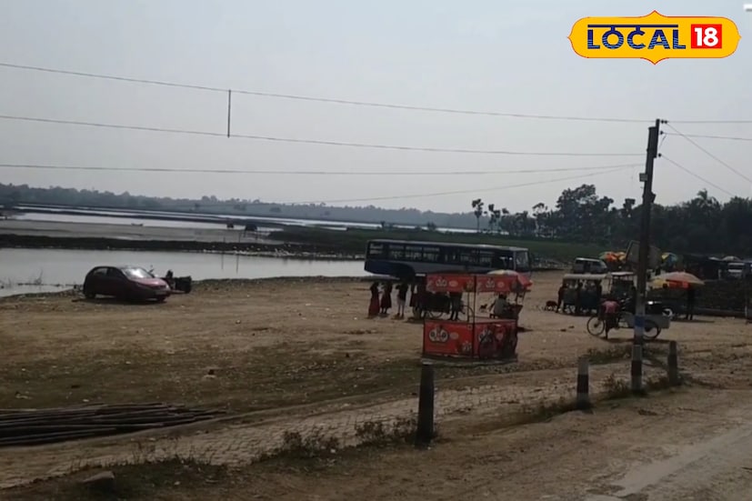 এর পাশাপাশি বসিরহাট শহরের দীনেশচন্দ্র মজুমদার পিকনিক স্পট-ও কলকাতার মানুষের কাছে এখন যথেষ্ট পরিচিত। নিরিবিলি সবুজ পরিবেশ, পর্যাপ্ত বসার জায়গা এবং শহরসংলগ্ন সুবিধাজনক অবস্থানের কারণে বহু পরিবার এখানে পিকনিক করতে আসে। ছোটদের দৌড়ঝাঁপ বা বড়দের হল্লা—সবকিছুর জন্যই জায়গাটি উপযুক্ত।