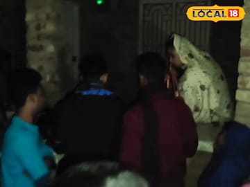 জলঙ্গীতে ধর্নায় তরুণী