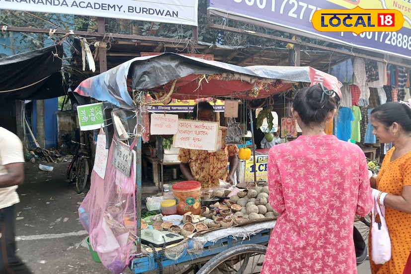বছরে অন্যান্য সময় ফল বিক্রি করেন তিনি এবং কয়েত বেলের সময় কয়েত বেল মাখা বিক্রি করেন আর এই দিয়েই চলে সংসার। ঘরে স্ত্রী ও ছেলেকে নিয়ে সংসার। মেয়ের বিয়ে হয়ে গেছে। তিনি আরও বলেন, 