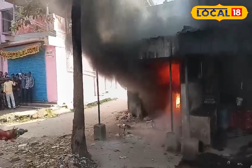 মৌরিগ্রাম তেল ডিপোর কাছেই অবৈধ কাটাই তেল গোডাউনে আগুন। জানা যায়, বিভিন্ন ভাবে চোরাই তেল এসে পৌঁছত রাস্তার পার্শ্ববর্তী ছোট্ট গোডাউনে। যেখানে প্রচুর তেল মজুত রাখা ছিল, তাতেই অগ্নিকাণ্ড ভয়াবহ রূপ নেয়।