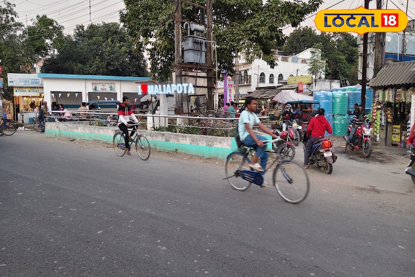তেহট্ট ব্লক প্রশাসনের বিশেষ উদ্যোগে দীর্ঘদিনের পরিষ্কার-পরিচ্ছন্নতা কর্মসূচি, সাফাই কর্মীদের পরিশ্রম, জনপ্রতিনিধিদের সক্রিয় ভূমিকা এবং প্রশাসনিক আধিকারিকদের পরিকল্পিত তৎপরতার ফলেই এই সফলতা এসেছে।