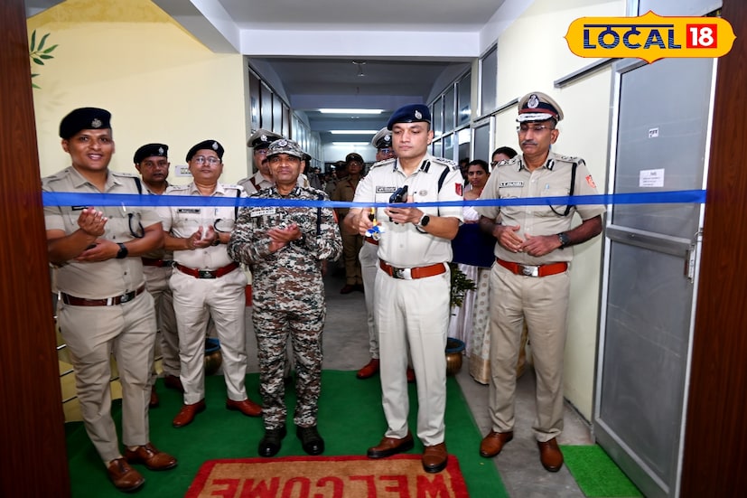 এবারও আরও শক্তিশালী হল বাঁকুড়া পুলিশ। বাঁকুড়া পুলিশ স্বতন্ত্র প্রহরীর মতো সুরক্ষা দিচ্ছে বাঁকুড়ার জনসাধারণকে। কিন্তু জেনে নিন ঠিক কী ঘটল যার জন্য, শক্তিমত্তার দিক থেকে আরও বেড়ে গেল বাঁকুড়া পুলিশ। সেদিকেই চোখ রয়েছে সাধারণ মানুষের। (ছবি ও তথ্য নীলাঞ্জন বন্দ্যোপাধ্যায়) এবারও আরও শক্তিশালী হল বাঁকুড়া পুলিশ। বাঁকুড়া পুলিশ স্বতন্ত্র প্রহরীর মতো সুরক্ষা দিচ্ছে বাঁকুড়ার জনসাধারণকে। কিন্তু জেনে নিন ঠিক কী ঘটল যার জন্য, শক্তিমত্তার দিক থেকে আরও বেড়ে গেল বাঁকুড়া পুলিশ। সেদিকেই চোখ রয়েছে সাধারণ মানুষের। (ছবি ও তথ্য নীলাঞ্জন বন্দ্যোপাধ্যায়)