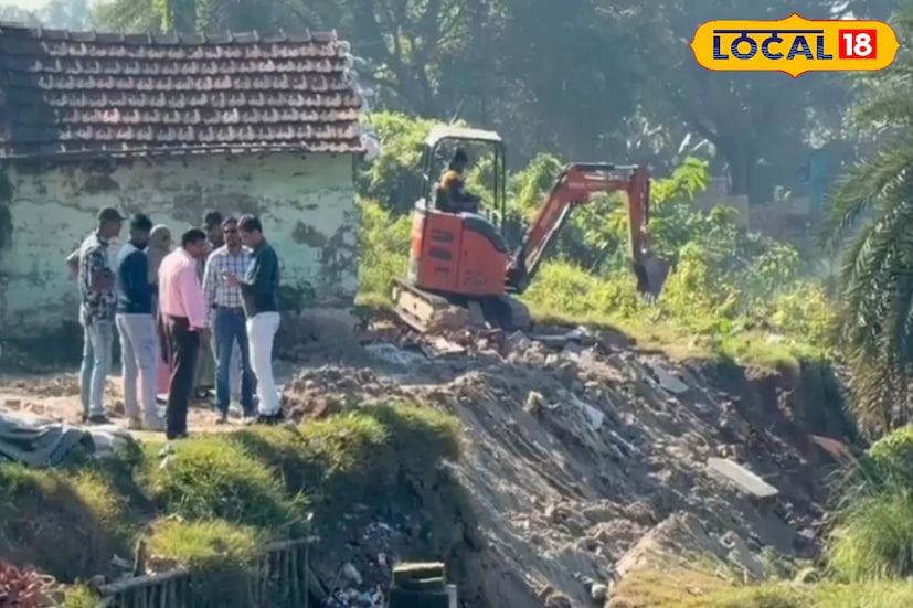 এরপর সাংসদের নির্দেশে একটি প্রতিনিধি দল ভাঙন কবলিত এলাকা পরিদর্শন করেন। বুধবার সকাল থেকে যুদ্ধকালীন তৎপরতায় নদী ভাঙন মেরামত করার কাজ শুরু করেছে রাজ্যের সেচ দফতর। বজবজ দু'নম্বর ব্লকে বেশ কয়েকদিন ধরে রায়পুর এলাকার কাছে নদীর বাঁধে ধস দেখা দিচ্ছিল। ধস মেরামত করার জন্য কাজ শুরু করে দেওয়া হয়েছে।