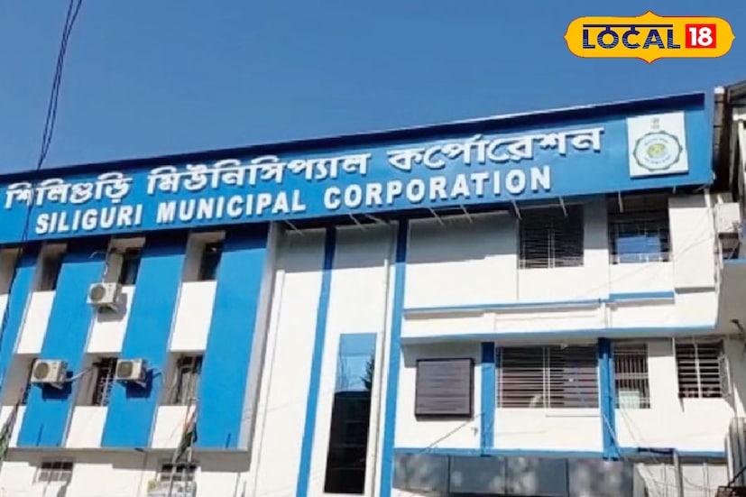 অন্যদিকে, সাধারণ মানুষদের সুবিধার্থে এবং ছোট-মাঝারি উদ্যোগকে আরও গতিশীল করতে শিলিগুড়ি পৌর নিগম আয়োজন করেছে ‘এমএসএমই ক্যাম্প—শিল্পের সমাধান’। ১৭ থেকে ২২ নভেম্বর পর্যন্ত রবীন্দ্র মঞ্চ, বাঘাযতীন পার্কে চলছে এই বিশেষ শিবির। নতুন ব্যবসা শুরু করা, ব্যাংক ঋণ পাওয়া, লাইসেন্স সংক্রান্ত সমস্যা, এই সমস্ত বিষয়ে একক পরামর্শ ও সহায়তার আশ্বাস দিচ্ছে কর্তৃপক্ষ। উদ্যোক্তাদের ভিড়ে ইতিমধ্যেই প্রাণবন্ত হয়ে উঠেছে শিবির।