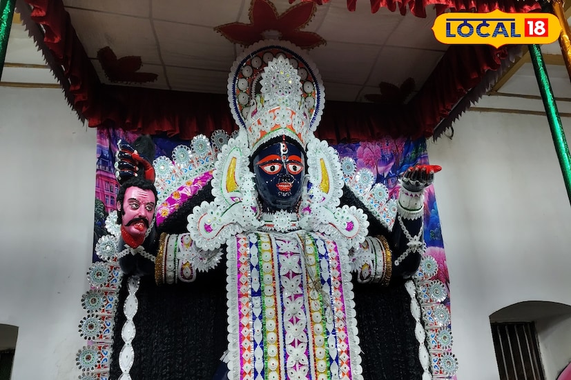  খড়িয়প গ্রামে শ্মশান কালী পুজো। সকাল থেকেই ভক্তরা দন্ডি কেটে পুজো দিচ্ছেন। আমতা থানার খড়িয়প শ্মশান কালী পুজো এ বছর ২০২ তম বর্ষ উদযাপন অনুষ্ঠিত হচ্ছে। প্রতি বছর অগ্রহায়ণ মাসের অমবস্যার দিন এখানে মা কালীর পুজো অনুষ্ঠিত হয়। পুজো উপলক্ষে লাখো ভক্তের সমাগমে ঘটে। ভক্তি ভরে ভক্তি আরাধনার পাশাপাশি পুজো উপলক্ষে সাত দিনব্যাপী বিভিন্ন অনুষ্ঠান এবং মেলা বসে। ছবি ও তথ্য: রাকেশ মাইতি 