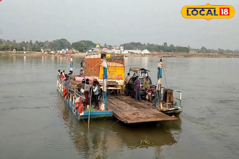 শান্তিপুর কালনা ফেরিঘাট থেকে প্রতিদিন হাজার হাজার যাত্রীরা পারাপার করে থাকেন। এবং তার পাশাপাশি ভেসেলে করে পারাপার করে লরি, ট্রাক ইত্যাদি ভারী যানবাহন।