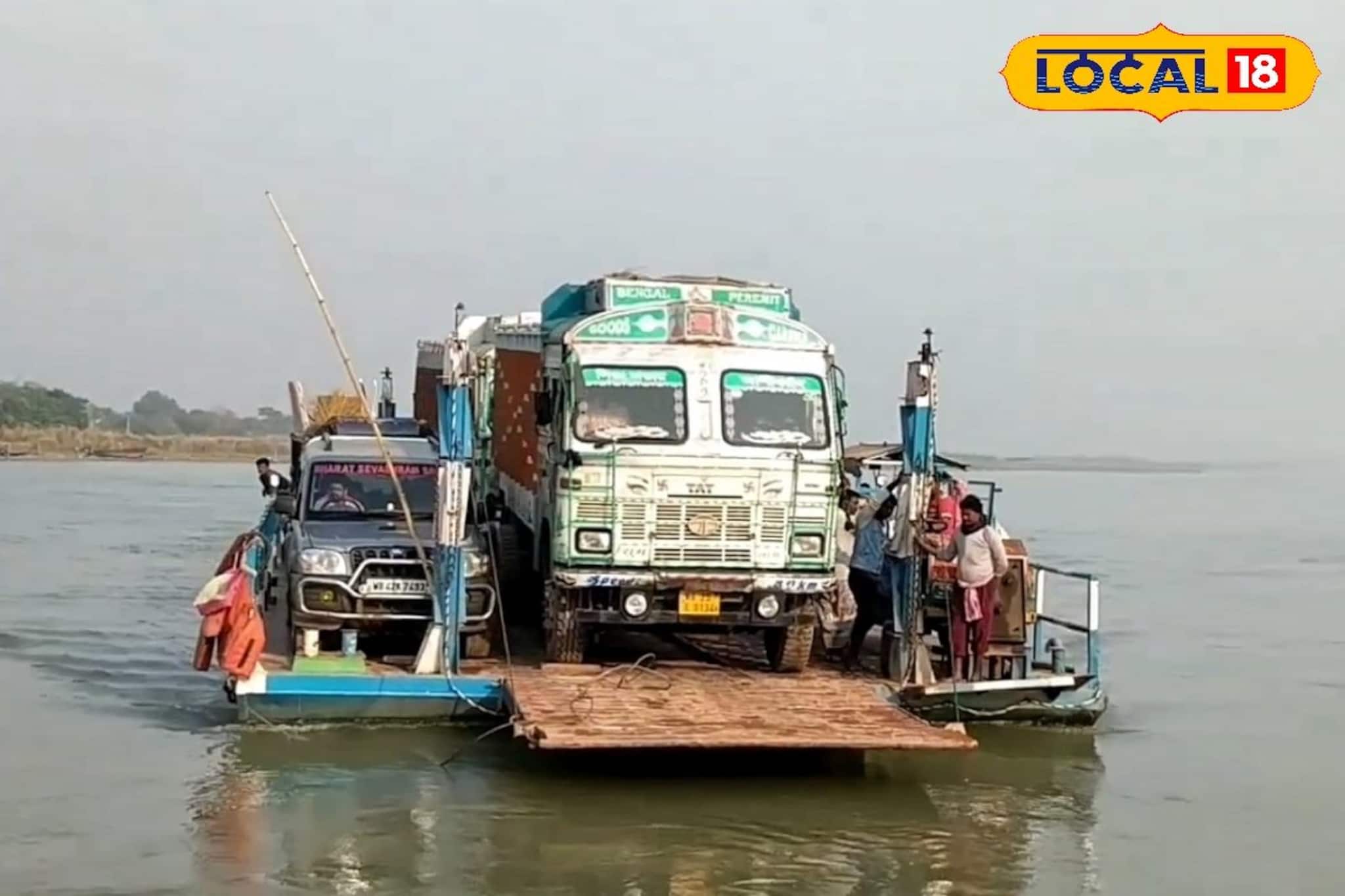 নতুন বছরের আগে খুলছে না গৌরাঙ্গ সেতু, নদীপথেই চলছে ভারী ভারী পণ্যবাহী গাড়ি! যাত্রী পরিবহণেও বেড়েছে চাপ