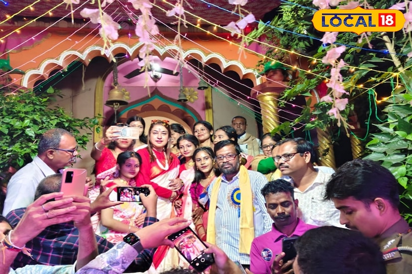 খড়গ্রামের বিধায়ক আশিস মার্জিত জানিয়েছেন, এবছর এই কালীপুজো ১৫তম বর্ষে পদার্পণ করেছে। আগামী ৬ দিন ধরে চলবে উৎসব। অভিনেত্রী শতাব্দী রায় ছাড়াও উপস্থিত ছিলেন জঙ্গিপুরের সাংসদ খলিলুর রহমান, খড়গ্রাম বিধায়ক আশিস মার্জিত ও খড়গ্রাম থানার ওসি সুরজিৎ হালদার।