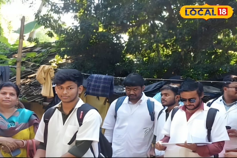 গ্রামের এক প্রান্তে আয়ুর্বেদ নিয়ে একটি আলোচনাসভা করেন কলেজের পড়ুয়া ও চিকিৎসকরা। সেখানে মানুষকে বোঝানো হয়—ভেষজ উদ্ভিদের মাধ্যমে চিকিৎসা করলে একদিকে অর্থ সাশ্রয় হয়, অন্যদিকে শরীরে কোনও ক্ষতিকারক প্রভাব পড়ে না। প্রকৃতির ওপর নির্ভর এই হাজার বছরের চিকিৎসা পদ্ধতির ওপর গ্রামবাসীদেও আগ্রহ বাড়ছে। বয়স্ক মানুষদেরও আয়ুর্বেদ চিকিৎসায় উৎসাহ দেওয়া হচ্ছে।