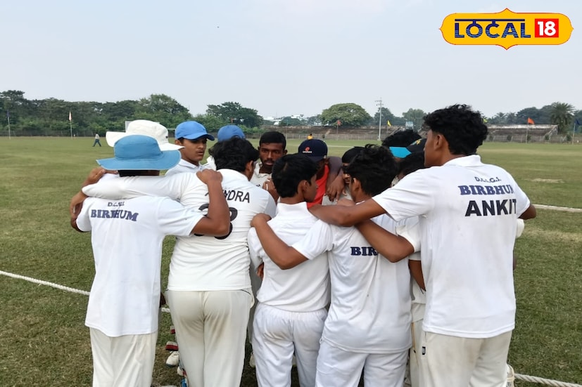টুর্নামেন্ট জুড়ে ধারাবাহিক ভাল পারফরম্যান্সের ফলে বাংলার অনূর্ধ্ব-১৯ স্কুল ক্রিকেট দলে বড় সংখ্যায় বীরভূমের খেলোয়াড় থাকবেন বলে সূত্রের খবর। ছবি ও তথ্য: সুদীপ্ত গড়াই 