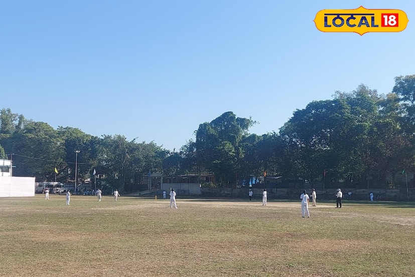 কলকাতায় সিএবির ক্লাব ক্রিকেট শুরু হয়ে যাওয়ায় এই ম্যাচে মাত্র ন’জন খেলোয়াড় নিয়ে মাঠে নামতে হয় বীরভূমকে। কিন্তু সংখ্যাগত ঘাটতি সত্ত্বেও দুরন্ত পারফরম্যান্সে জয় ছিনিয়ে নেয় মেয়েরা। কোচ অভীক মণ্ডল এবং ম্যানেজার চিরঞ্জিৎ মণ্ডল জানান, এই জয় দলের আত্মবিশ্বাস অনেকটাই বাড়াবে। ছবি ও তথ্য: সুদীপ্ত গড়াই 