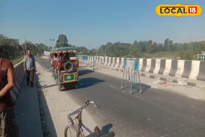 বীরপাড়া এলাকায় দেখা যাচ্ছে সেতুর দুপাশে ট্রাকের লম্বা লাইন। সমস্যায় ট্রাক চালকরা। যাত্রীবাহী বাসগুলি ঘুরপথে অন্য রুট দিয়ে চলাচল শুরু করিয়েছে পুলিশ। ভোগান্তির শিকার সকলে। 