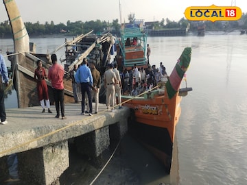 নারায়ন পুর মৎস্যবন্দরে