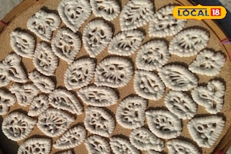 পোস্ত, তিলের উপর ফুটে উঠছে অনন্য শিল্পের নিদর্শন,পূর্ব মেদিনীপুর জেলার ঐতিহ্য গয়না বড়ি