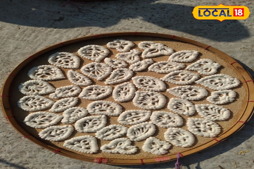  বিউলির ডাল জলে ভিজিয়ে, বেটে, পোস্ত বা তিলের ওপর দেওয়া হয় গয়না বড়ি। প্রজন্মের পর প্রজন্ম এই বড়ি তৈরিতে মজে তমলুক ও মহিষাদলের মানুষেরা। 