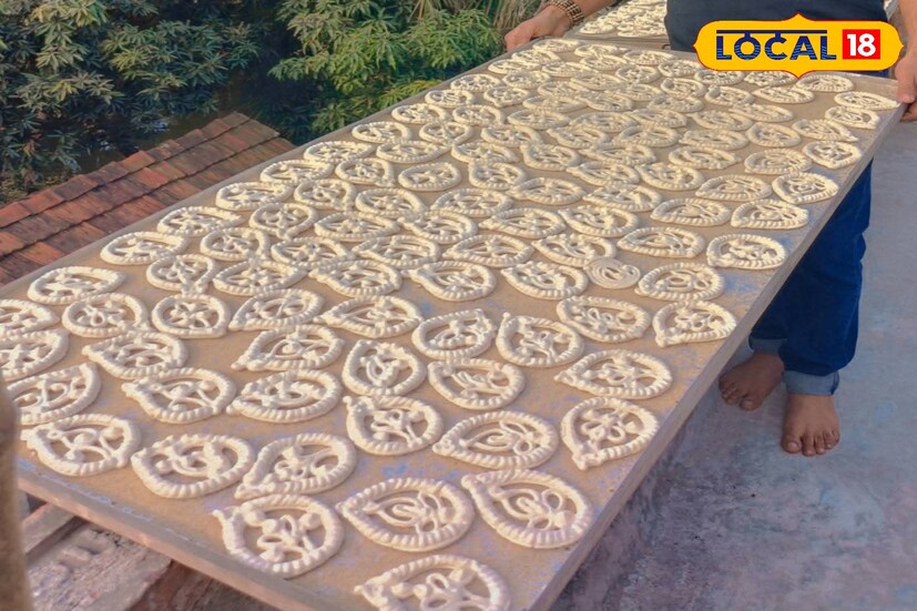 গহনা বড়ির ইতিহাস: ১৯৩০ সালে সেবা মাইতি নামে শান্তিনিকেতনের এক ছাত্রী মা হিরণ্ময়ী দেবী ও ঠাকুমা শরতকুমারী দেবীর তৈরি গহনা বড়ি উপহার দেন রবীন্দ্রনাথ ঠাকুরকে। রবীন্দ্রনাথ গহনা বড়ির শিল্পকলা দেখে এতটাই আকৃষ্ট হন যে তিনি গহনা বড়িগুলির ছবি শান্তিনিকতনের কলা ভবনে সংরক্ষণ করার অনুমতি চেয়ে হিরণ্ময়ী দেবী ও শরতকুমারী দেবীকে চিঠি লেখেন। এর ফলে গহনা বড়ি চারুকলার নিদর্শন হিসেবে প্রসিদ্ধি লাভ করে।