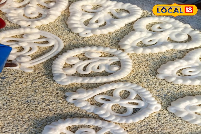 গয়না বড়ি তৈরির পদ্ধতি: আগের দিন বিকেলবেলা বিউলির ডাল জলে ভিজিয়ে রাখতে হয়। ভেজানো ডাল জল থেকে ভাল করে পরিষ্কার করে ছেঁকে নেওয়া হয়। তারপর মিহি করে বেটে নিতে হয়। বেটে নেওয়া ডালে এলাচ, কালোজিরে, স্বাদমতো নুন মিশিয়ে থালায় বা অন্য পাত্রে ফেটিয়ে নেওয়া হয়। অন্যদিকে একটি বড় থালায় পোস্ত বা তিল বিছিয়ে, ফেটিয়ে নেওয়া ডাল কাপড়ের টুকরো ও চোঙের সাহায্যে গয়না বড়ি দেওয়া হয়। বেটে নেওয়া ডালকে নির্দিষ্ট সময় পর্যন্ত ফেটাতে হবে, তবেই বড়ি হালকা ও মুচমুচে হয়।