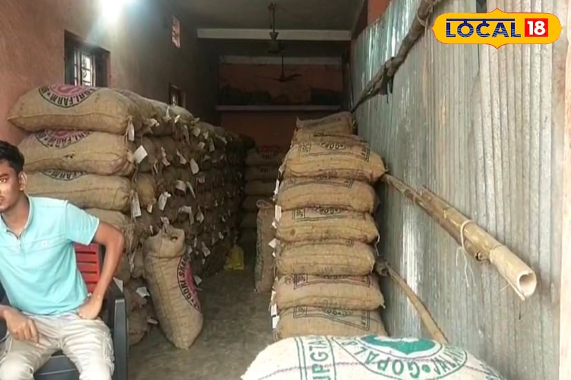 আগের তুলনায় কিছুটা হলেও কমেছে আলু বীজের দাম। জ্যোতি বীজ আলু আগে বিক্রি হত ১৪০০–১৭০০ টাকা, বর্তমানে মিলছে ৮০০–১২৫০ টাকায়। পোখরাজ আলু আগে বিক্রি হত ১২০০–১৬০০ টাকা, এখন বিক্রি হচ্ছে ১০০০–১২০০ টাকায়।