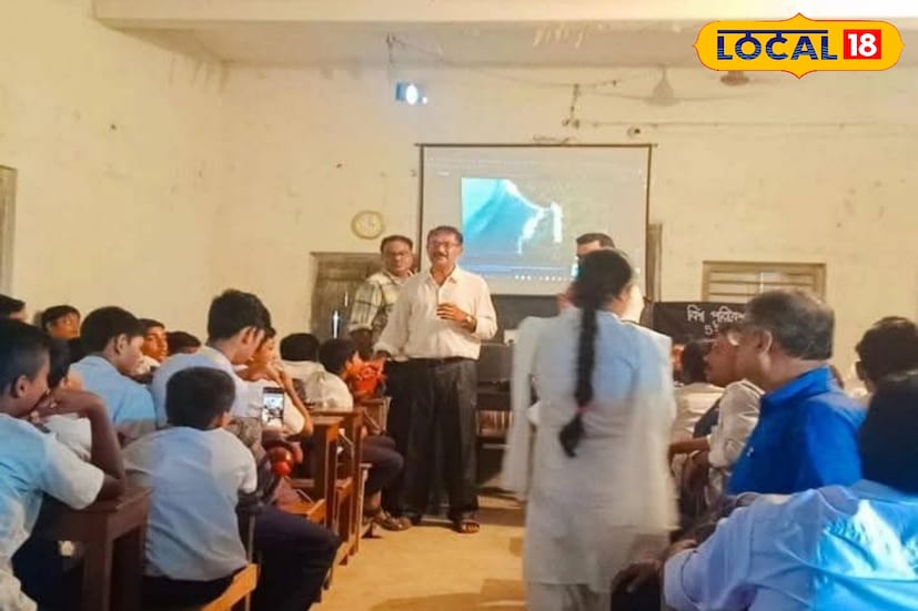 স্কুলেই কর্মরত দরিদ্র, অসহায় মিড-ডে মিলের কর্মী গৃহবধূদের শীতবস্ত্র দান করেছেন অবসর গ্রহণের দিনে। শুধু তাঁদেরই নয়, এই গ্রামে ছড়িয়ে-ছিটিয়ে থাকা দরিদ্র মহিলাদেরও শীতবস্ত্র দান করলেন। পাশাপাশি, জানিয়ে দিলেন, অবসরের পরেও তিনি স্কুলে এসে যথারীতি ক্লাস নেবেন সম্পূর্ণ বিনা পারিশ্রমিকে।