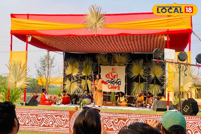 শিল্পীরা গান গাইতে গাইতে আশ্রম ও আশেপাশের গ্রাম ঘুরে বেড়ান, যেন সুরের মাধ্যমে মানুষকে আহ্বান করেন বাউল ভাবধারার পথে। দুপুরে আখড়ায় শুরু হয় গোষ্ঠগান, বাউল পরিবেশনা, কথকতা এবং নানা ধারার লোকসঙ্গীত। আখড়া থেকে আশ্রম চত্বর পর্যন্ত বাউল-পথের আনন্দে ভরে ওঠে পুরো পরিবেশ।