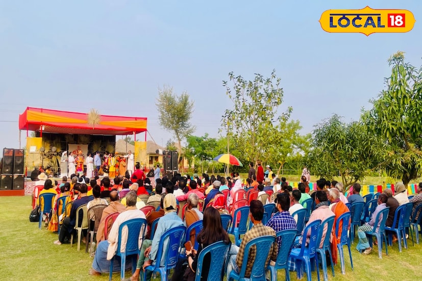 দুপুর আড়াইটে নাগাদ মেলার আনুষ্ঠানিক উদ্বোধন করেন প্রখ্যাত সঙ্গীতশিল্পী ও বিশ্ববন্দিত তবলাবাদক পণ্ডিত তন্ময় বোস। তাঁর সঙ্গে উপস্থিত ছিলেন বিভিন্ন বাউল আখড়ার গুরু, সংগীতশিল্পী, গবেষক, স্থানীয় শিল্পী এবং সংস্কৃতিপ্রেমীরা। এবারের মেলার অন্যতম আকর্ষণ স্থানীয় মহিলাদের তৈরি কাঁথার প্রদর্শনী, যা দর্শকদের নজর কাড়ছে।