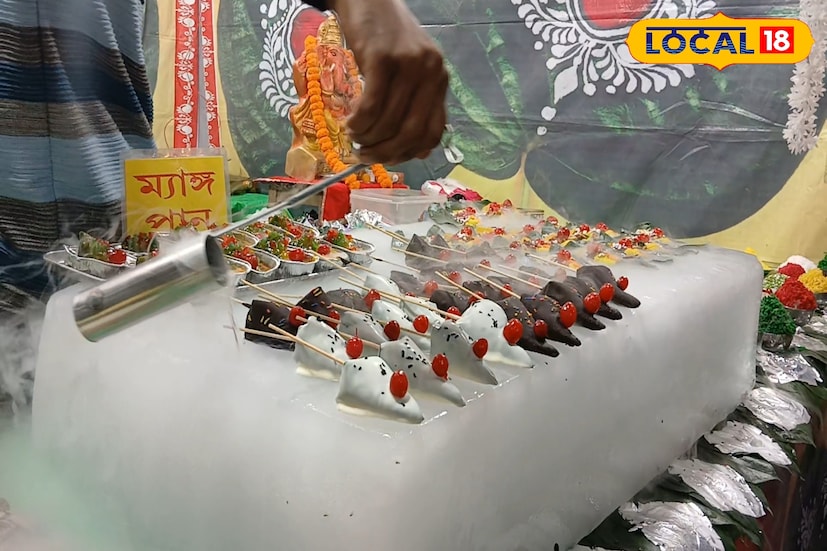 এবার পানেই মিলবে হোজমি পান,ডার্ক চকলেট, হোয়াইট চকলেট ও ম্যাংগোর স্বাদ।আর যা খেতে ভিড় জমাচ্ছেন আট থেকে আশি। এই সব অভিনব পানের বিক্রি করছেন ব্যারাকপুরের বিখ্যাত পানের দোকান।