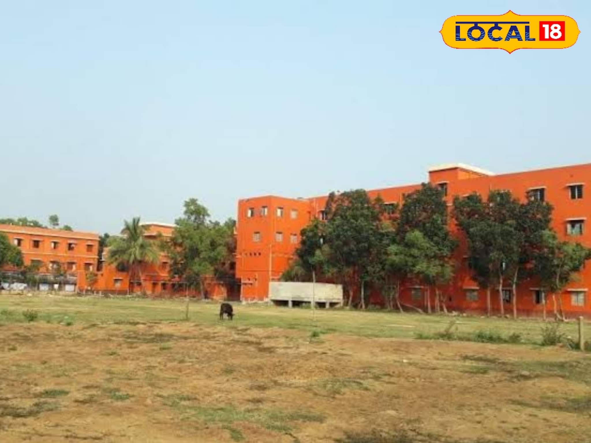 Job Opportunity: স্নাতক পাশেই জেলার নামকরা শিক্ষা প্রতিষ্ঠানে শিক্ষকতার সুযোগ! বেতনও রয়েছে আকর্ষণীয় 