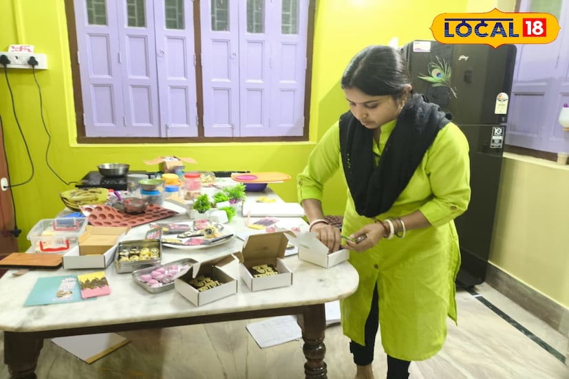 সুদুর কলকাতা থেকে অর্ডার পান সহেলী। এমনকি দূরত্বের কারণে সব অর্ডার নিতেও পারেন না সব সময়। বাঁকুড়ার বিভিন্ন কোনা থেকে আসে অর্ডার। কাস্টমাইজ চকলেট বানান খুব কঠিন কাজ। ধৈর্য ধরে দিনরাত পরিশ্রম করে তৈরি করতে হয় হাতে করে। তৈরি করেন বাঁকুড়ার কেন্দুয়াডিহির বাসিন্দা সহেলী রক্ষিত।