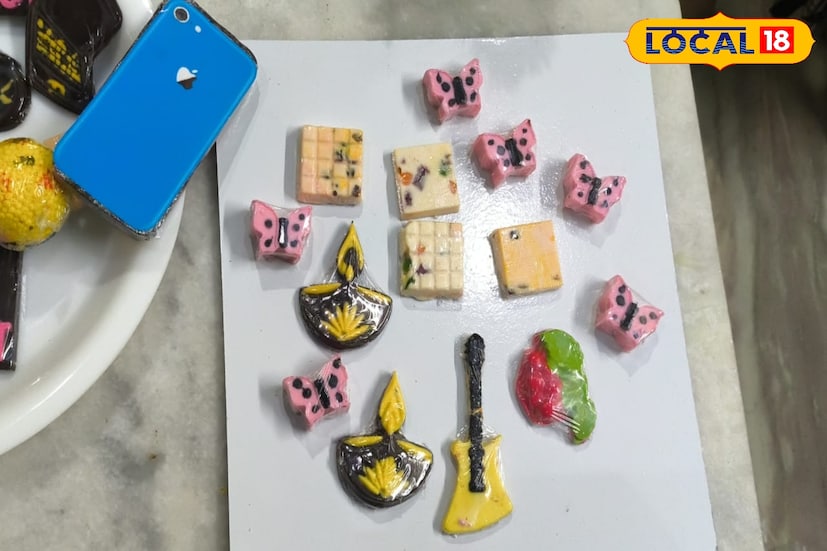 এর ধার্যমূল্য নির্ধারণ করা হয় তার সৌন্দর্যের উপরে এবং কাস্টমারের ডিমান্ড অনুযায়ী। তবে মূল্য ওঠানামা করে তবে জানলে অবাক হবেন এক একটি ছোট ছোট বাক্স তিনি বিক্রি করেছেন ১৫০ টাকায়। এরপর আপনি যেমন চাইবেন তেমনটা পেয়ে যাবেন। কল্পনা করতে পারলেই সেটা রূপায়িত করে দেন বাঁকুড়া গৃহবধূ।