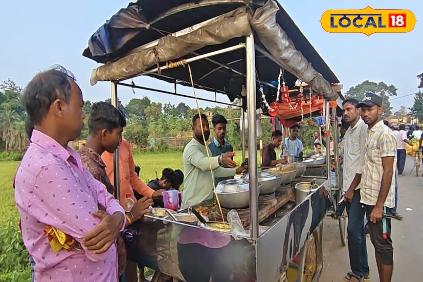 ৩০ থেকে ৪০ বছর ধরে এই এলাকায় বিক্রি হচ্ছে এই ভাজা মাংস। কাঁচা মাংস ও ভাজা মাংসের দোকান মিলিয়ে প্রায় ২০ টি দোকান রয়েছে। ‌প্রতিদিন এক একটি দোকানে ২০ থেকে ৩০ কেজি ভাজা মাংস বিক্রি হয়। গড়ে ১০০০-১৫০০ টাকা পর্যন্ত আয় করেন বিক্রেতারা। পর্যটনের মরশুমে তা আরও বেশ কয়েক গুণ বেড়ে যায়।ছবি ও তথ্য সংগ্রহে - শর্মিষ্ঠা ব্যানার্জি