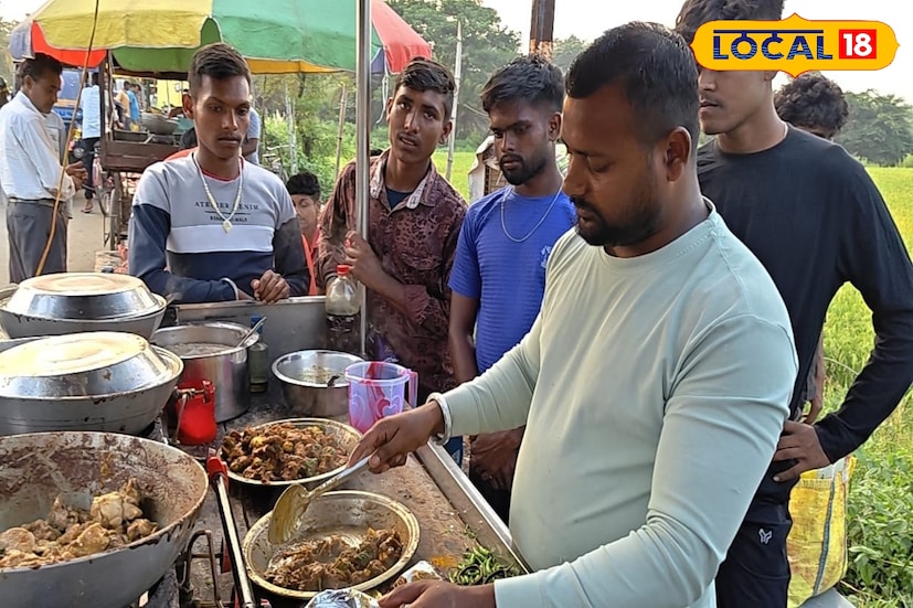 এ বিষয়ে দোকানের বিক্রেতা রাহুল রজক ও সঞ্জয় পরামানিক বলেন, প্রতিদিন দুপুর তিনটা থেকে রাত ন'টা পর্যন্ত তারা এই মাংস ভাজা বিক্রি করেন। ‌ ক্রেতাদের চোখের সামনেই তারা মাংস রান্না করে দেন। বংশ পরম্পরায় তারা এই কাজ করেই জীবন জীবিকা নির্বাহ করছেন। ‌ছবি ও তথ্য সংগ্রহে - শর্মিষ্ঠা ব্যানার্জি