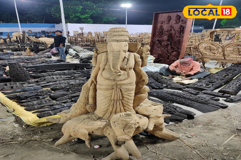 হাতে তৈরি জিনিসপত্র দিয়ে যারা ঘর সাজাতে ভালবাসেন, তাঁরা একবার হলেও এই হস্তশিল্প মেলায় ঢুঁ মারতে পারেন। মেলায় এলে দেখা যাবে কী নেই এখানে! বাংলার প্রতিটি জেলার শিল্প তথা হাতের কাজের জিনিস মেলা প্রাঙ্গনে স্থান পেয়েছে।