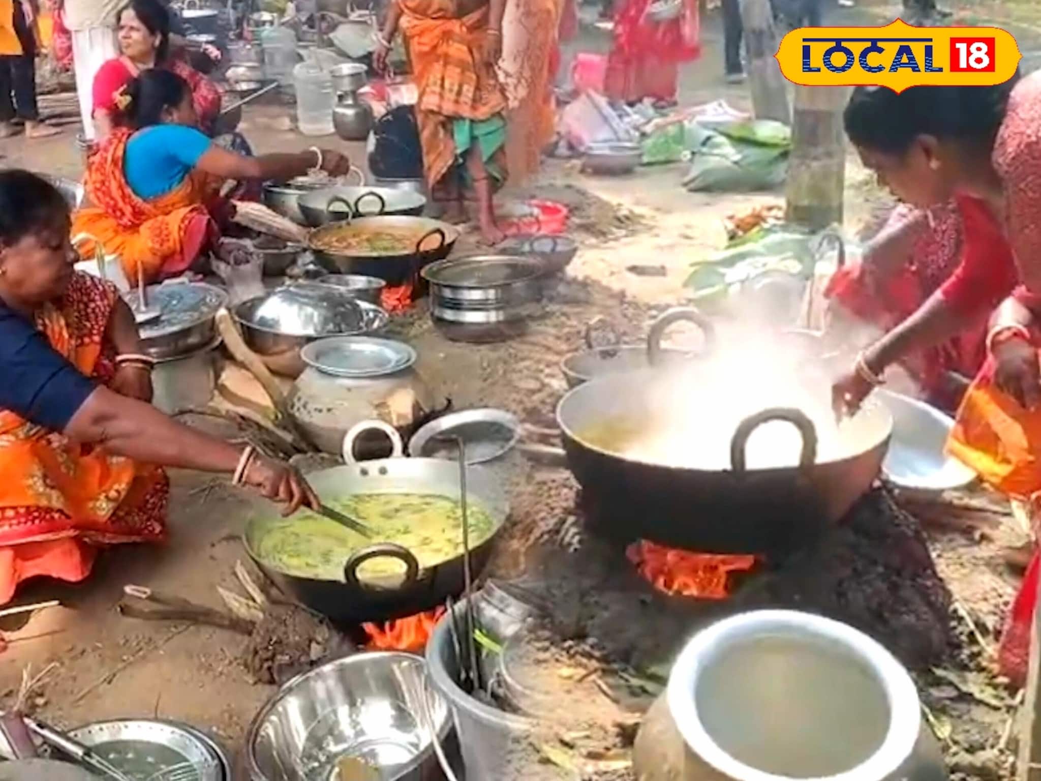 Bengali Festival: পথের দু’পাশে কয়েকশো উনুনে চাপানো হাঁড়ি-কড়াই থেকে উঠছে ধোঁয়া! হেমন্তের রান্নাপুজোয় মাতোয়ারা ফুলতলা