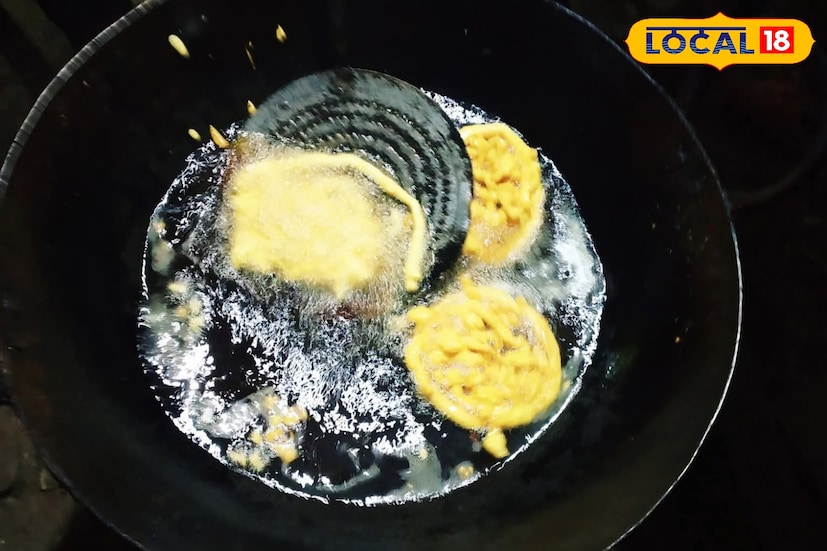 প্রত্যেক বছর শীতের মরশুমে পুরুলিয়াতে গিয়ে ভিড় করেন পর্যটকরা। ভাবরা ভাজার স্বাদ চেটেপুটে নিতে পছন্দ করেন তারাও। উল্লেখ্য, এই ভাবরা ভাজা কিন্তু অন্য জায়গায় মেলে না। এখন শীতের সময় বিশেষ করে পুরুলিয়া, রঘুনাথপুর শহর, ও জেলার বিভিন্ন গ্রাম অঞ্চলের বাজার এলাকায় সর্বত্র বিরাজমান এই ভাবরা। শুধু পুরুলিয়াবাসী নয়, পর্যটকদের মন জয় করে নিয়েছে এই তেলেভাজা (ছবি ও তথ্য: শান্তনু দাস)