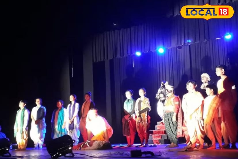 চারদিনের এই নাট্য মেলায় ছটি নাটক মঞ্চস্থ হচছে। প্রথম দিন নষ্ট নটী, দ্বিতীয় দিন তুরস্কের রূপকথা ও নীল সোনা,তৃতীয় দিন নষ্ট তারার গল্প ও পান্থ পাখি এবং শেষ দিন হৃদপিণ্ড নাটক মঞ্চস্থ হবে। জয়নগর মজিলপুর পৌরসভা থেকে তথ্য সংস্কৃতি দফতরের আয়োজনে বর্ণাঢ্য শোভাযাত্রার মধ্যে দিয়ে এই নাট্য মেলার শুভ সূচনা হয়। 