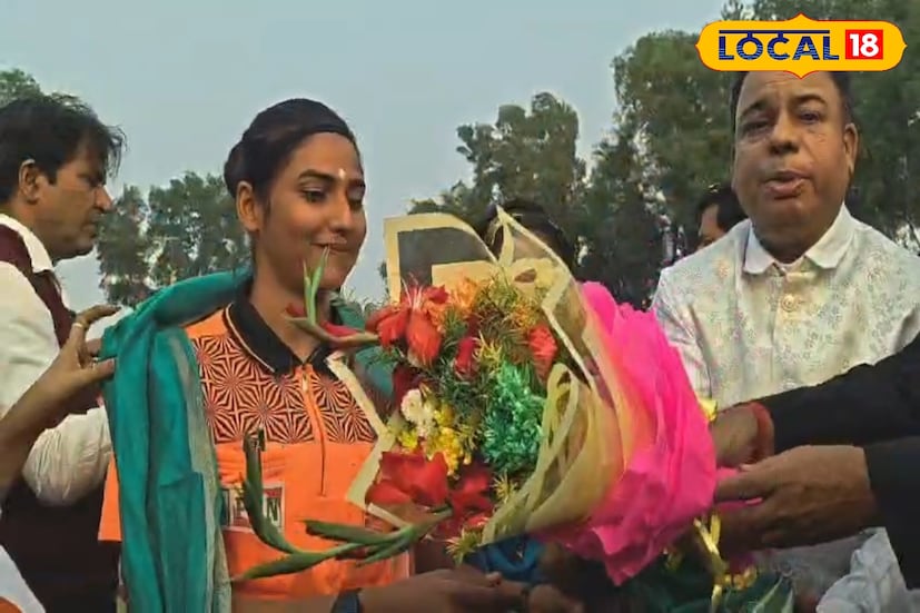 খেলার প্রথম দিন থেকেই মাঠে উপচে পড়ছে দর্শকের ভিড়। কয়েক হাজার উৎসাহী ক্রীড়াপ্রেমী মাঠে উপস্থিত থেকে ম্যাচ উপভোগ করেছেন। ফলে গোটা এলাকাজুড়ে তৈরি হয়েছে উৎসবের আবহ। গেঁড়াই ফুটবল মাঠ যেন এক সামাজিক মিলনমেলার পরিণত হয়েছে।তথ্য ও ছবি: বনোয়ারীলাল চৌধুরী