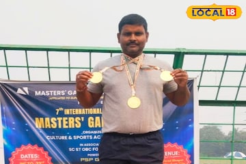 সাংবাদিকতা করেই স্বপ্নপূরণ বিশ্ব জয়ের! আন্তর্জাতিক খেলায় স্বর্ণপদক জয় মালদহের ৪০ ঊর্ধ্ব উদয় মণ্ডলের সাংবাদিকতা করেই স্বপ্নপূরণ বিশ্ব জয়ের! আন্তর্জাতিক খেলায় স্বর্ণপদক জয় মালদহের ৪০ ঊর্ধ্ব উদয় মণ্ডলের