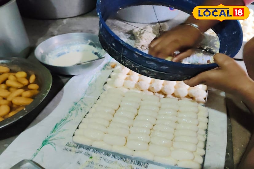 মাওয়া তৈরি করুন দুধ, ঘি ও জল একসঙ্গে জ্বাল দিয়ে। সিরা তৈরি করুন এবার। চুলায় ২ কাপ চিনি ও ৫ কাপ জল দিয়ে জ্বাল দিতে থাকুন। এলাচ দেবেন কিছুক্ষণ পর। বলক আসলে নামিয়ে নিন।