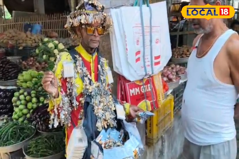 অধীর বাবুর জীবন একসময় ছিল অন্যরকম। আগে ছোটখাটো ব্যবসা করতেন। কিন্তু লাভ না হওয়ায় সেই কাজ ছাড়তে বাধ্য হন। নতুন করে জীবনসংগ্রামে নেমে সেফটিপিন বিক্রিই হয়ে ওঠে তাঁর রুজিরোজগার। তবে শুধু বিক্রি করলেও চলত, কিন্তু নজর কেড়ে নয়। তাই নিজস্ব পরিচয় তৈরি করতে তিনি বেছে নিলেন অভিনব পথ সারা শরীরজুড়ে সেফটিপিন পরা।