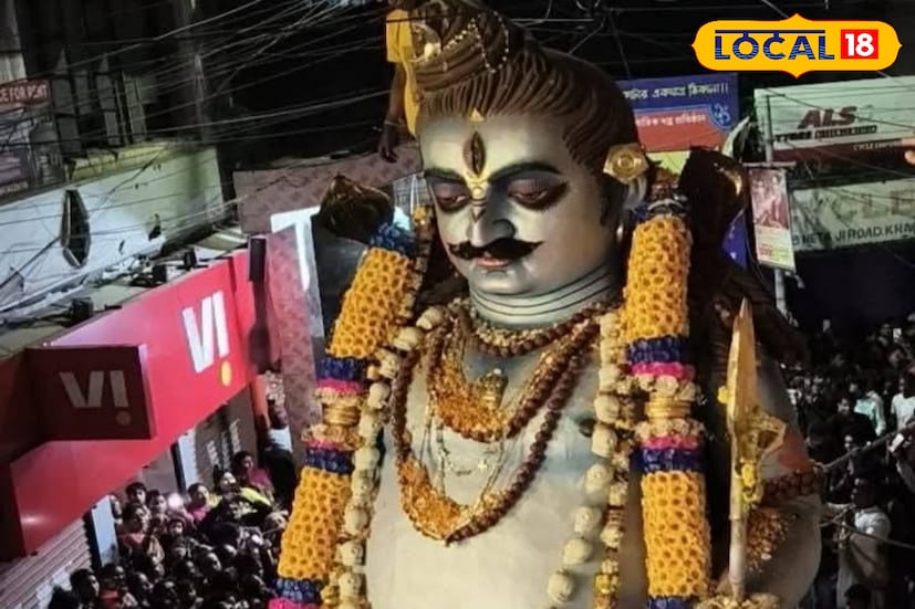 তবে পুজো থেকেও ভক্তদের মধ্যে উৎসাহ আর উদ্দিপনা ছিল চোখে পড়ার মতো। এই নিরঞ্জন পর্ব করা হয় মহা ধুমধামের সঙ্গে।ঢাক ঢোল বাজনা ও বক্স সহ বিশাল শোভাযাত্রা বের করা হয় বহরমপুরের ভৈরব কে নিয়ে । তবে বিশাল দুই তলা সমান এই ভৈরবের দর্শন করতে রাস্তার দুইধারে জনশ্রুত ছিল চোখে পড়ার মতো। (তথ্য ও ছবি কৌশিক অধিকারী) 