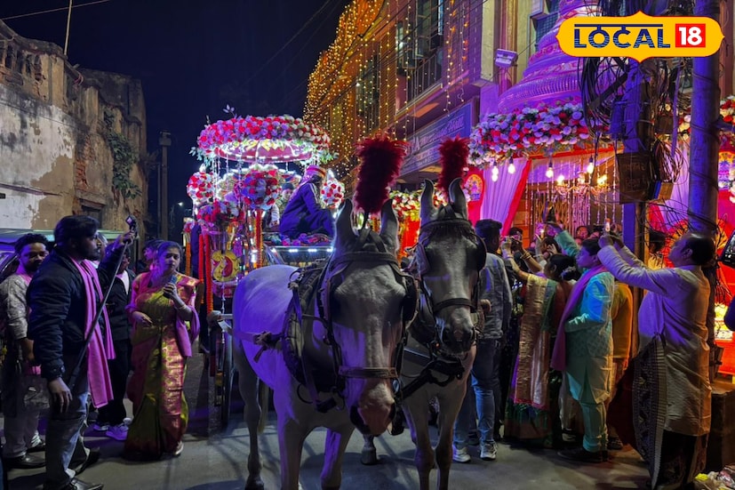 কয়েক বছর আগেও বাঙালি বিয়ে মানে ছিল ঐতিহ্য ও সাধারণ আয়োজন। কিন্তু সময় বদলেছে। এখন বিয়ে মানেই বাড়তি রমরমা, চমক এবং আধুনিকতার ছোঁয়া। সেই ধারাতেই এবার দেখা গেল বরযাত্রীর সঙ্গে পেশাদার বাউন্সারের দল, যাদের কাজ বরকে নিরাপত্তা দেওয়া! এই অদ্ভুত দৃশ্য দেখে অনেকেই হাসতে হাসতে মোবাইল বের করে ভিডিও করতে ব্যস্ত হয়ে পড়েন। 