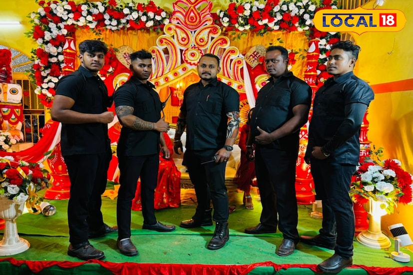 এই অনন্য আয়োজনের বর হলেন পানুহাট সংলগ্ন এলাকার বাসিন্দা অপূর্ব দেবনাথ। পেশায় সাধারণ ব্যবসায়ী হলেও নিজের বিয়েটিকে স্মরণীয় করে তুলতে তাঁর পরিকল্পনার শেষ ছিল না। অপূর্ব বলেন, “সবকিছু এখন জাঁকজমকভাবে হচ্ছে। আমারও ইচ্ছা ছিল বিয়ের দিনটা যেন অন্য সবার থেকে আলাদা হয়। তাই ঘোড়ার গাড়ি, বাউন্সার সবই করেছি।”