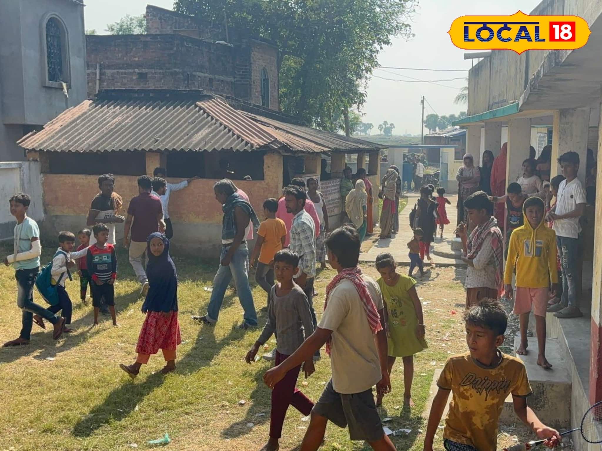 হঠাৎ হুশ করে বেরিয়ে যাচ্ছে Toto...! গায়েব হয়ে যাচ্ছে মিড ডে মিলের থালা, বাসন, সতরঞ্চি...! আঙুল উঠল স্কুলের দিদিমণির দিকে, কী বলছেন শিক্ষিকা?