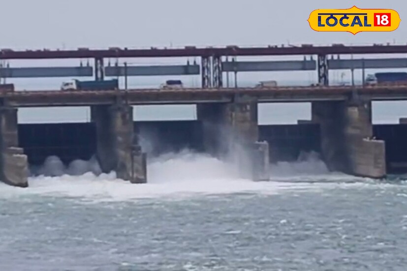 বর্তমানে সেই সেতুর কাজ শেষের দিকে৷ অন্যদিকে পুরোনো রেল সেতুর ওপর চাপ কমাতে দ্বিতীয় রেল ব্রিজ নির্মিত হওয়ার জন্য প্রস্তাব দেওয়া হয়েছে। ফলে রেল সেতু আগামী দিনে নির্মাণ করা হবে। আর সেই কারণেই প্রথম সেতুর উপর চাপ অনেকটাই কমে যাবে ৷ নতুন সেতু চালু হলে আর যানজট পোহাতে হবে না সড়ক পথে। অতি দ্রুততার সঙ্গে উত্তরবঙ্গ পৌঁছে যাবেন ভ্রমণ পিপাসুরা।