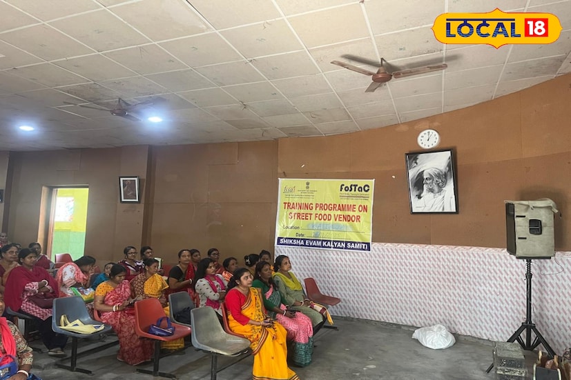 শুধু রাস্তার হকারই নন, বাড়িতে স্বনির্ভর গোষ্ঠীর সদস্যা যাঁরা বড়ি, চানাচুর, আচার ইত্যাদি তৈরি করেন, তাঁদেরও এই প্রশিক্ষণের আওতায় আনা হয়। কীভাবে নিরাপদ উপায়ে খাবার প্রস্তুত করতে হবে এবং বাজারজাত করার আগে কোন কোন বিষয় নজরে রাখতে হবে, সেই নির্দেশনাও দেওয়া হয়। প্রশিক্ষণ দেন ফুড সেফটি দপ্তরের অভিজিৎ শর্মা। উপস্থিত ছিলেন কাটোয়া পুরসভার চেয়ারম্যান কমলাকান্ত চক্রবর্তী।তথ্য ও ছবি : বনোয়ারীলাল চৌধুরী